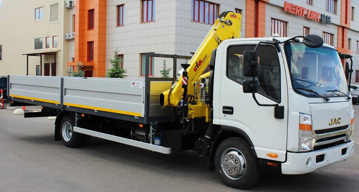 Бортовой автомобиль JAC N90 с КМУ Hangil HGC 986