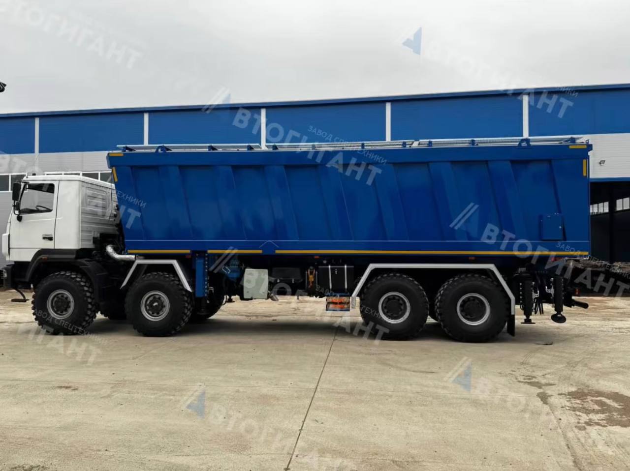 Автомобиль проппантовоз на шасси МАЗ 6526